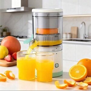 NEW Compact White & Mint Electric Citrus Juicer